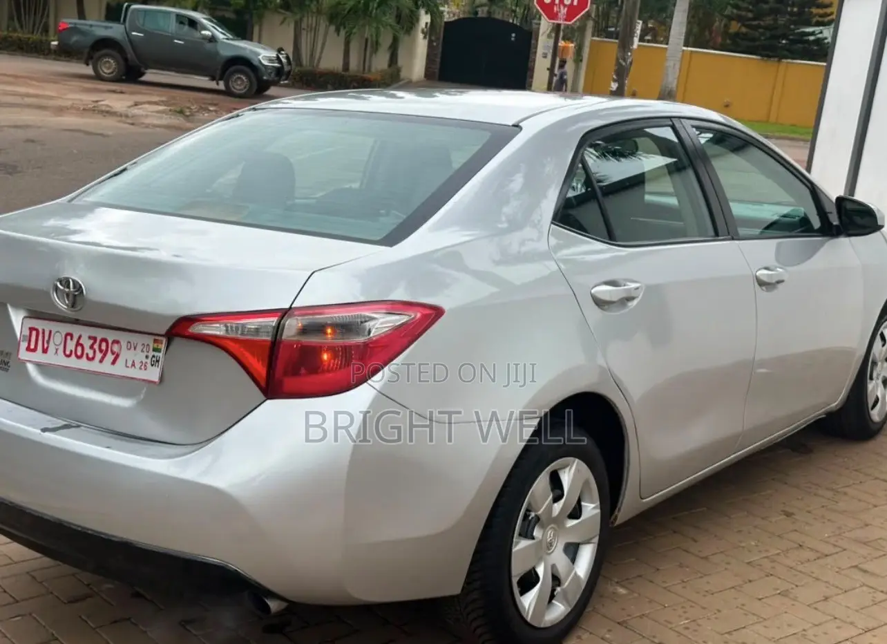 Toyota Corolla LE 4dr Sedan (1.8L 4cyl CVT) 2014 Gray