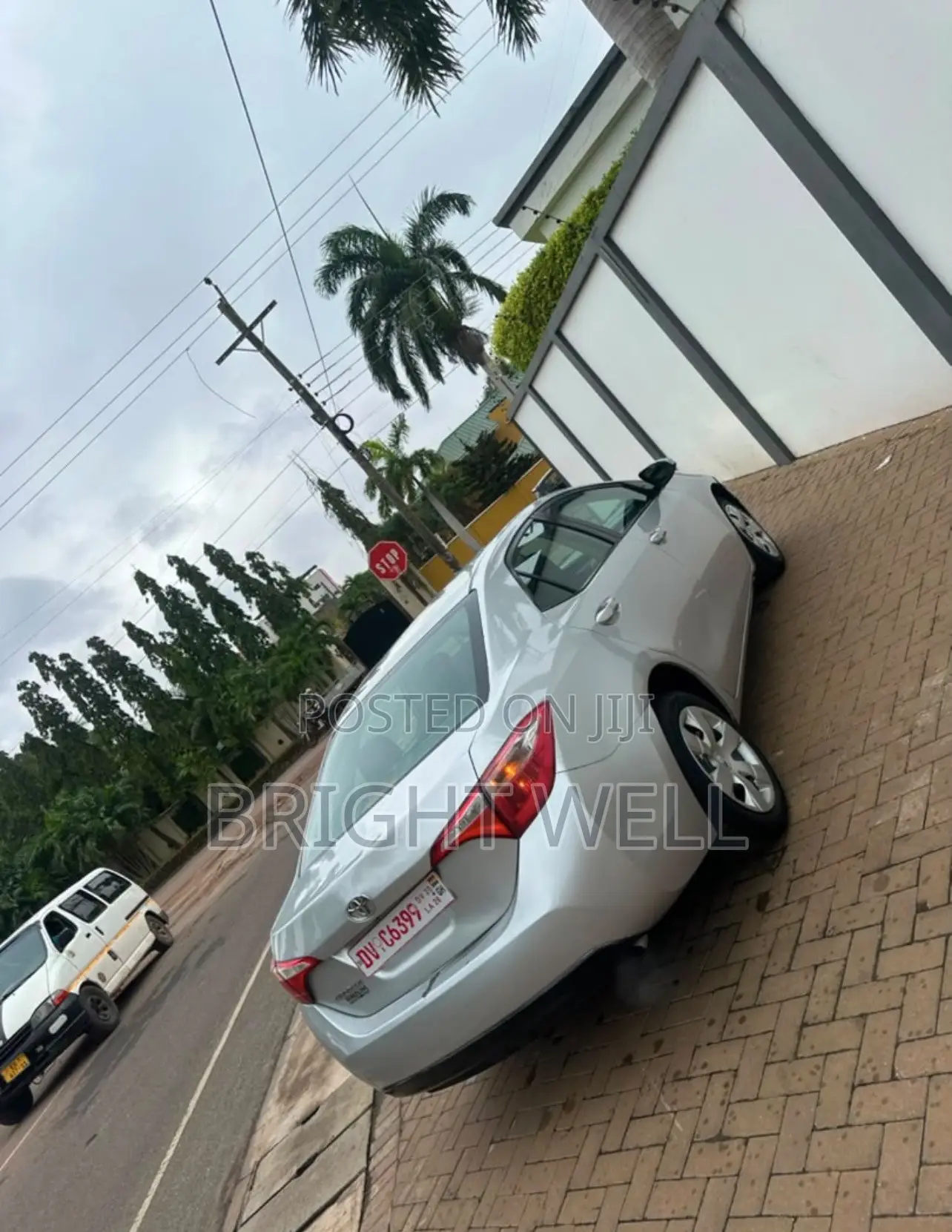 Toyota Corolla LE 4dr Sedan (1.8L 4cyl CVT) 2014 Gray