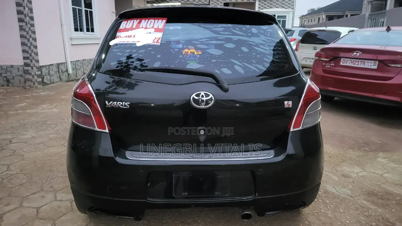 Toyota Yaris Base Hatchback 3dr 2011 Black