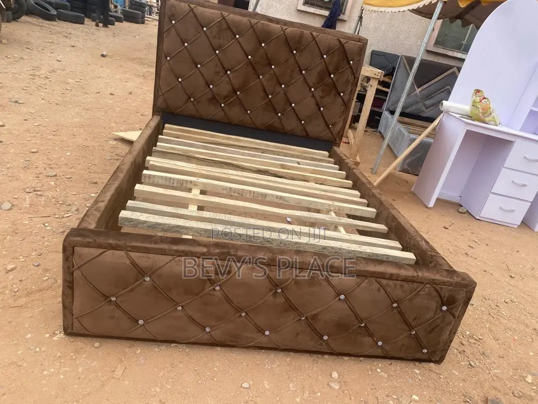 Material Bedframe