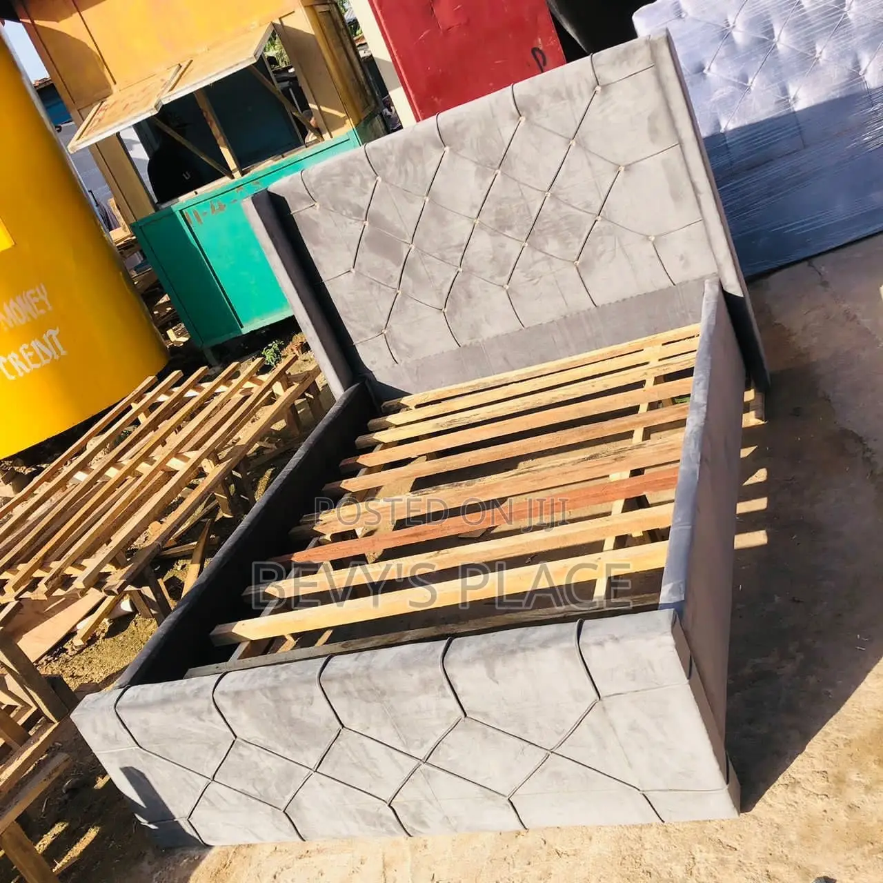 Material Bedframe