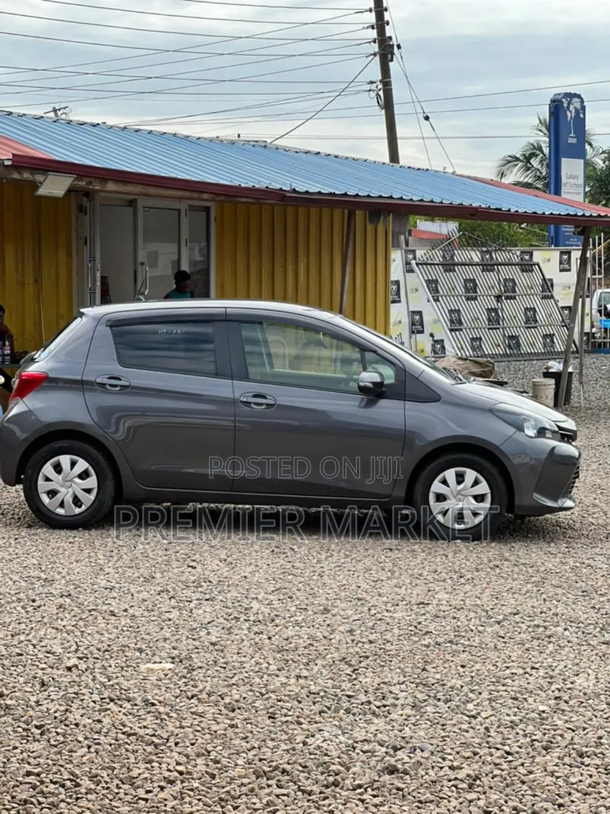 Toyota Vitz 1.3 FWD 5dr 2015 Gray