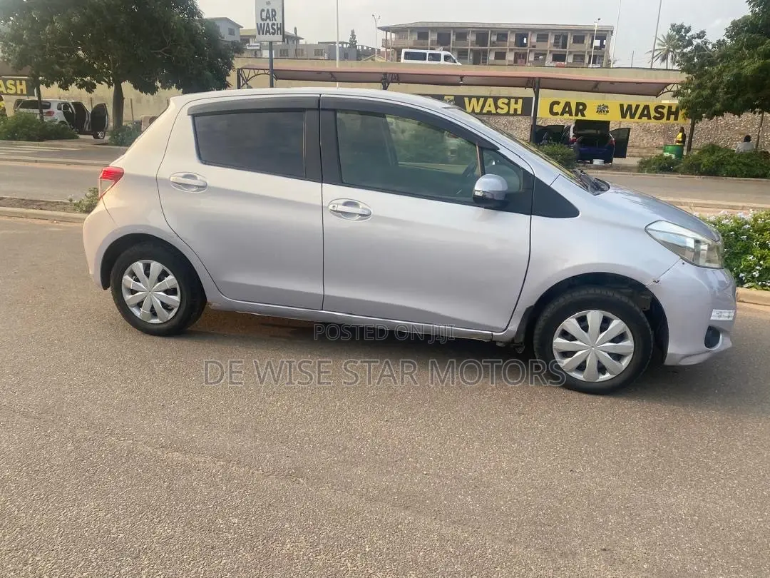 Toyota Vitz 1.5 FWD 3dr 2012 Gray