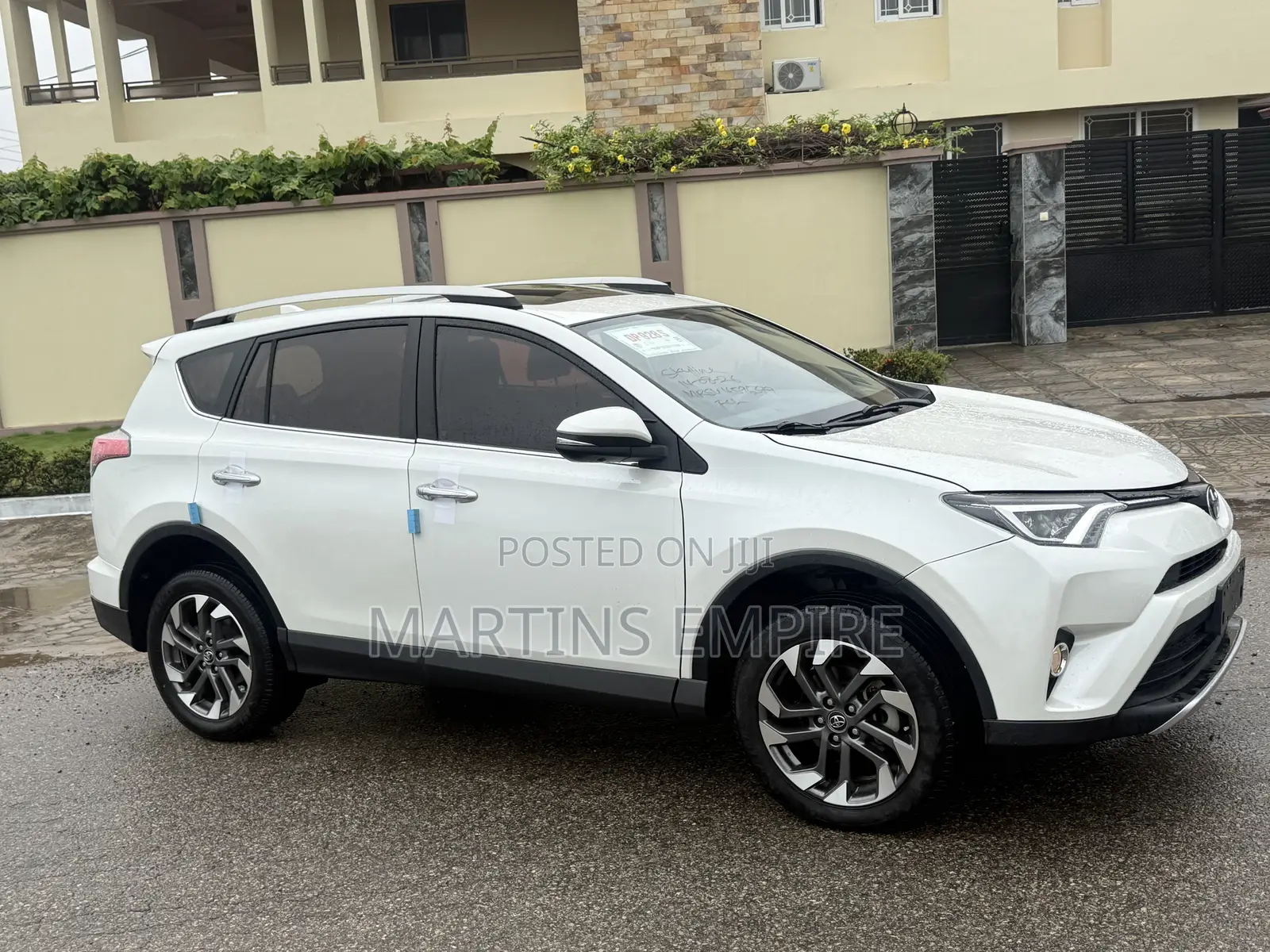 Toyota RAV4 Limited AWD (2.5L 4cyl 6A) 2017 White
