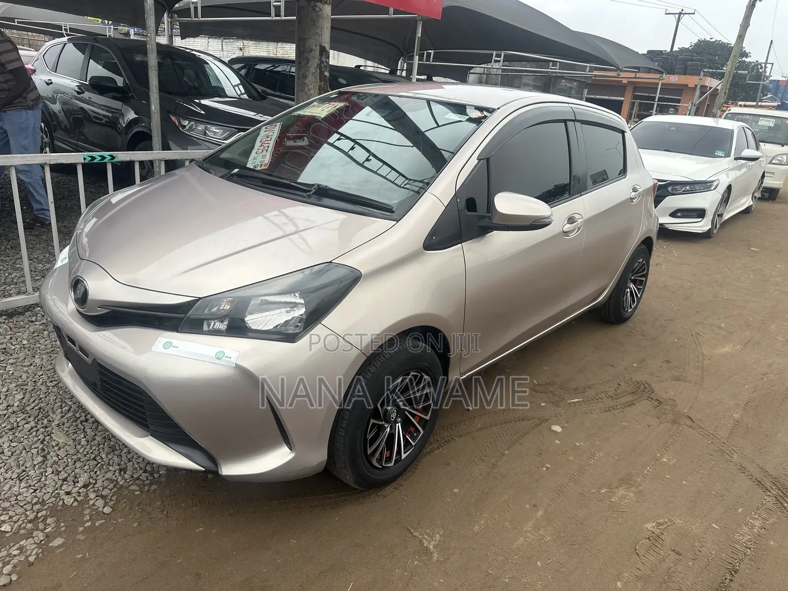 Toyota Vitz 1.0 FWD 3dr 2016 Gold