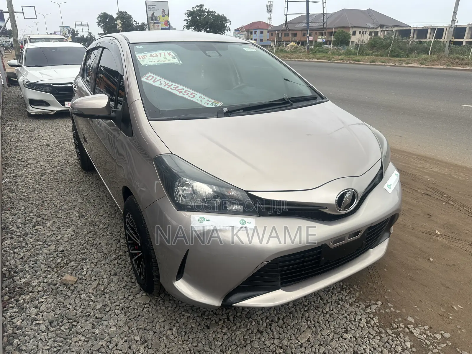 Toyota Vitz 1.0 FWD 3dr 2016 Gold