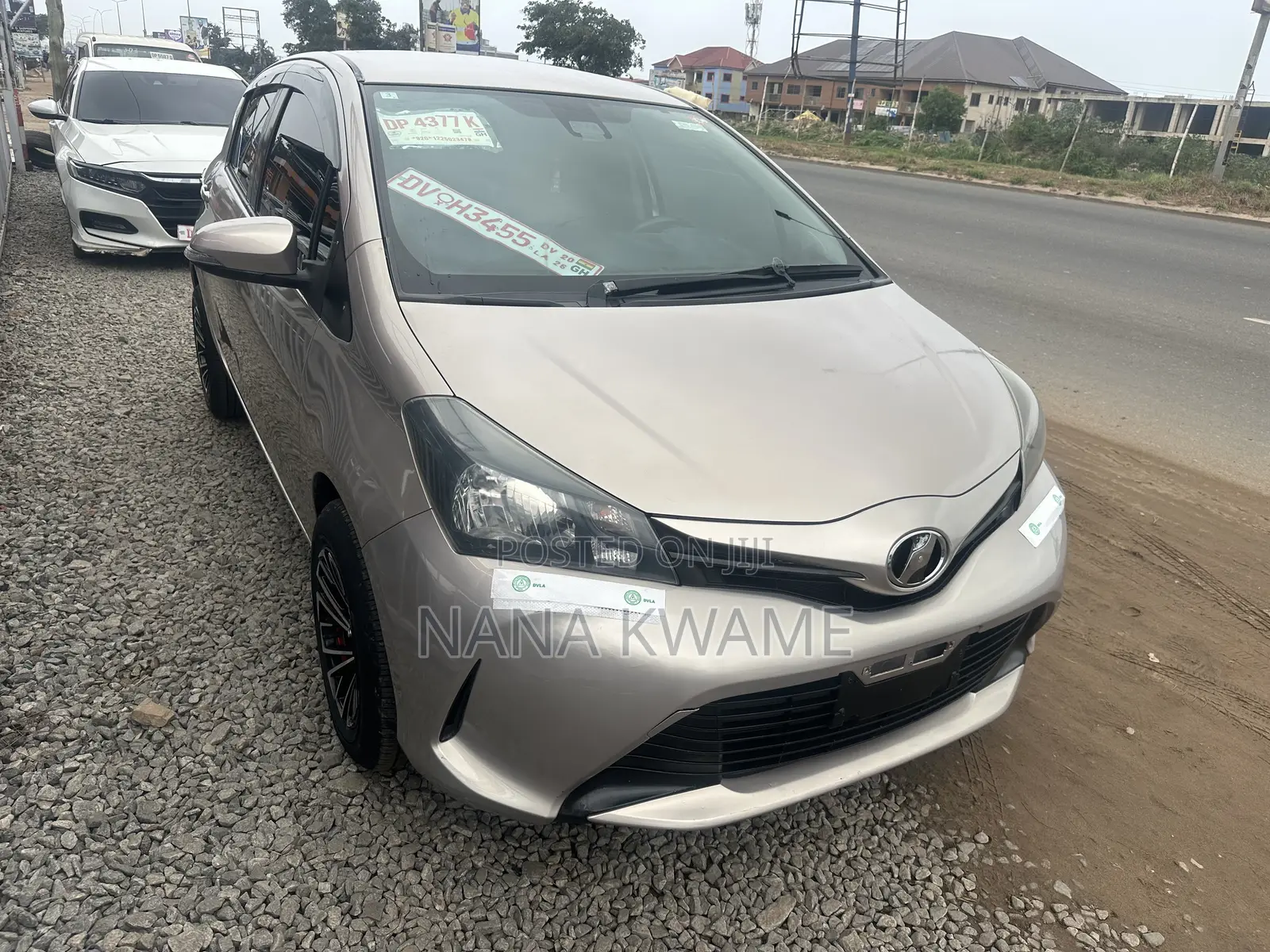 Toyota Vitz 1.0 FWD 3dr 2016 Gold