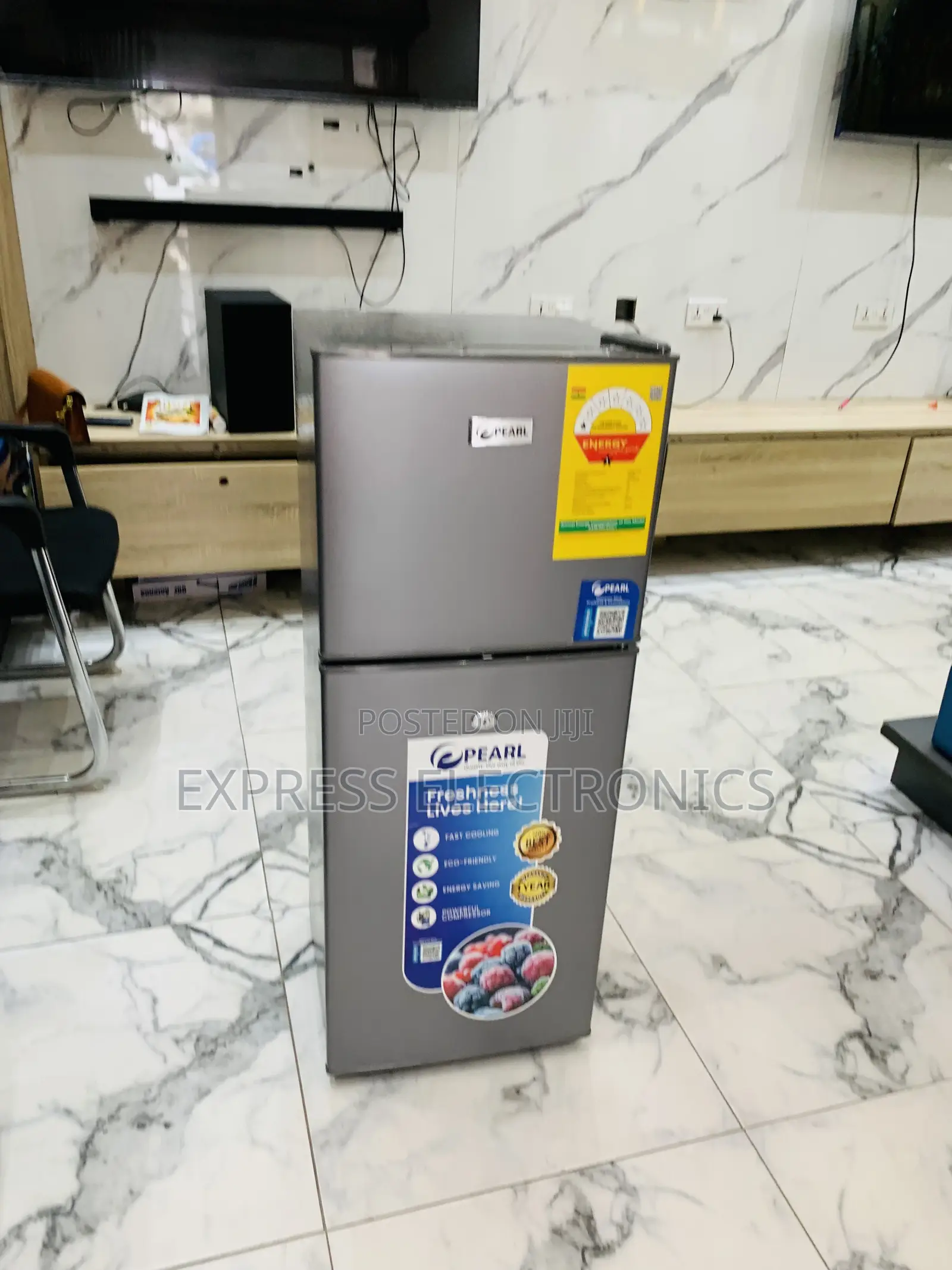 Grab Your Pearl PF-216TBG-5E 136L Double-Door Top-Freezer Refrigerator
