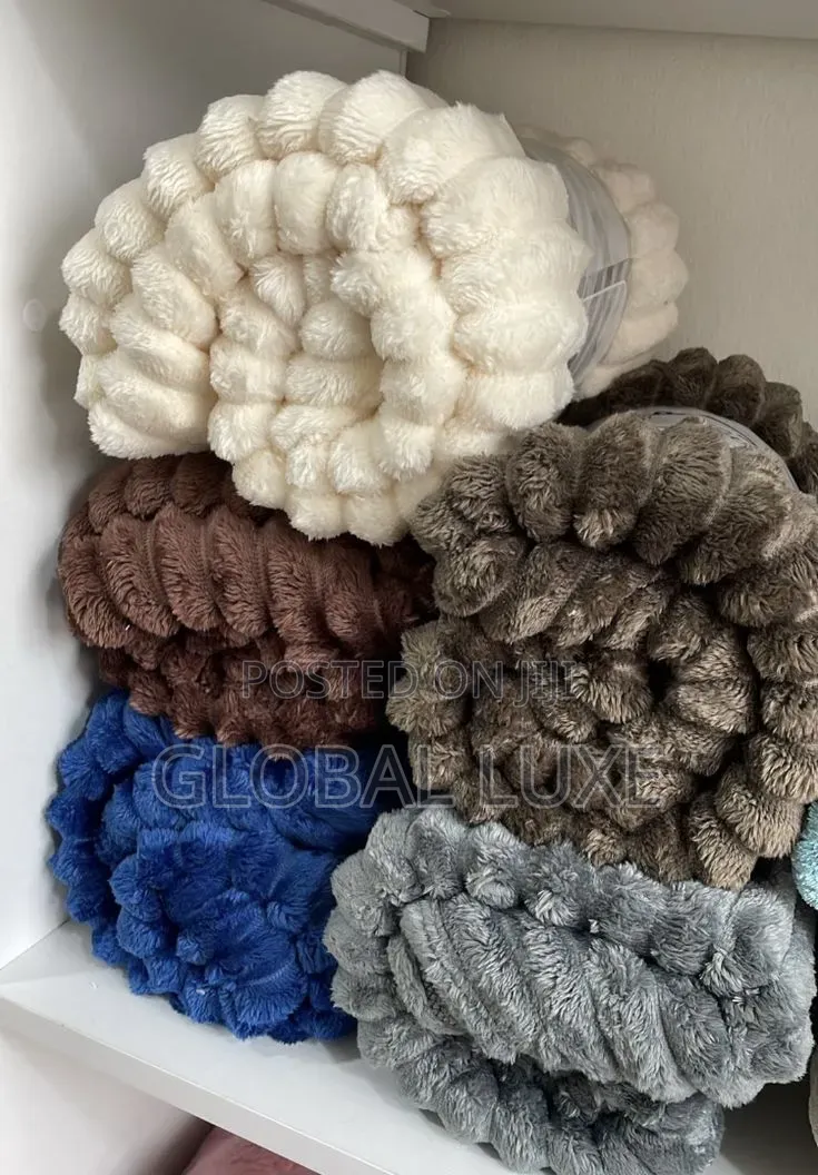 Soft Luxury Blanket – Warm & Comfortable