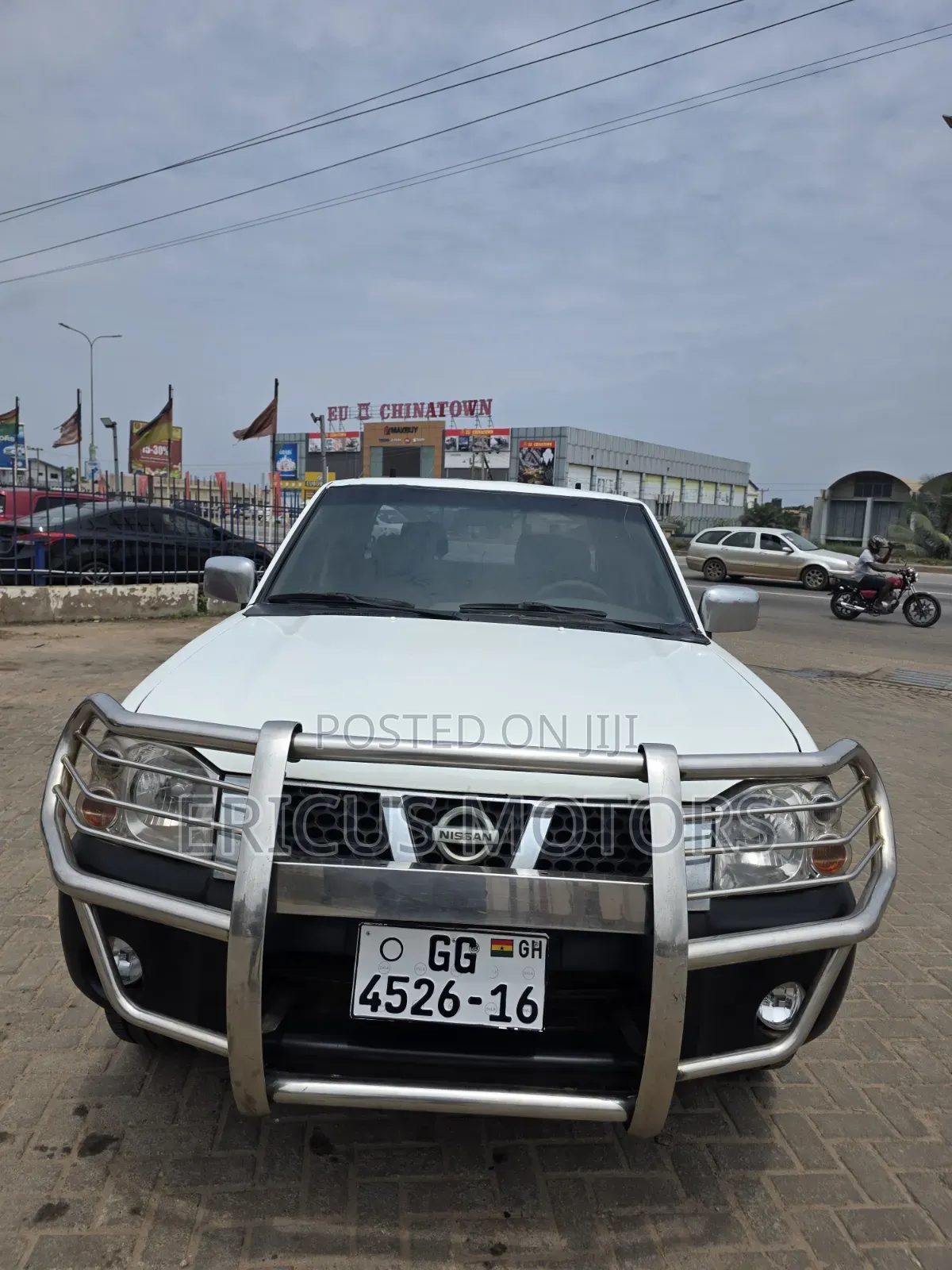 Nissan Pick-Up 2006 White