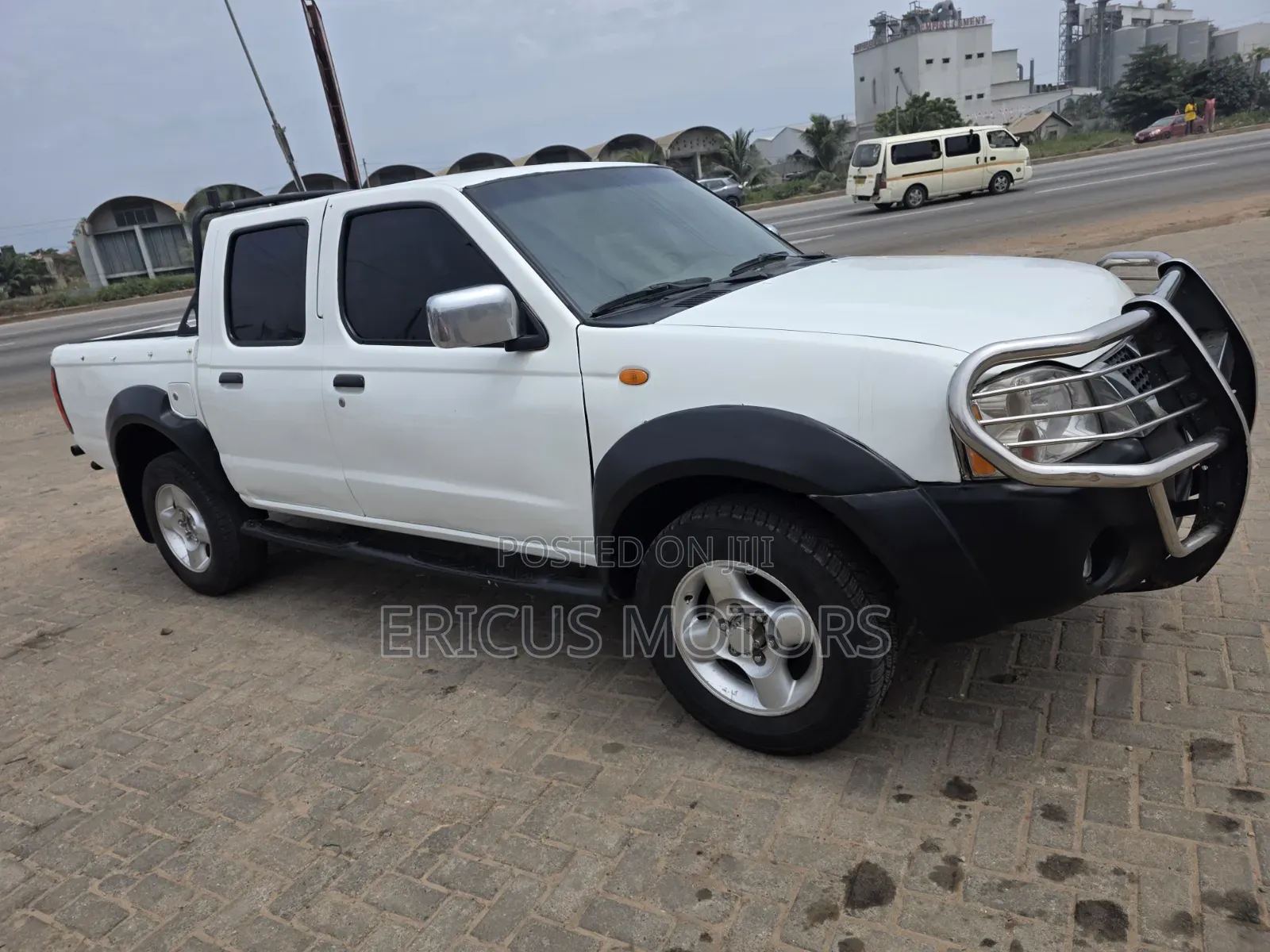 Nissan Pick-Up 2006 White