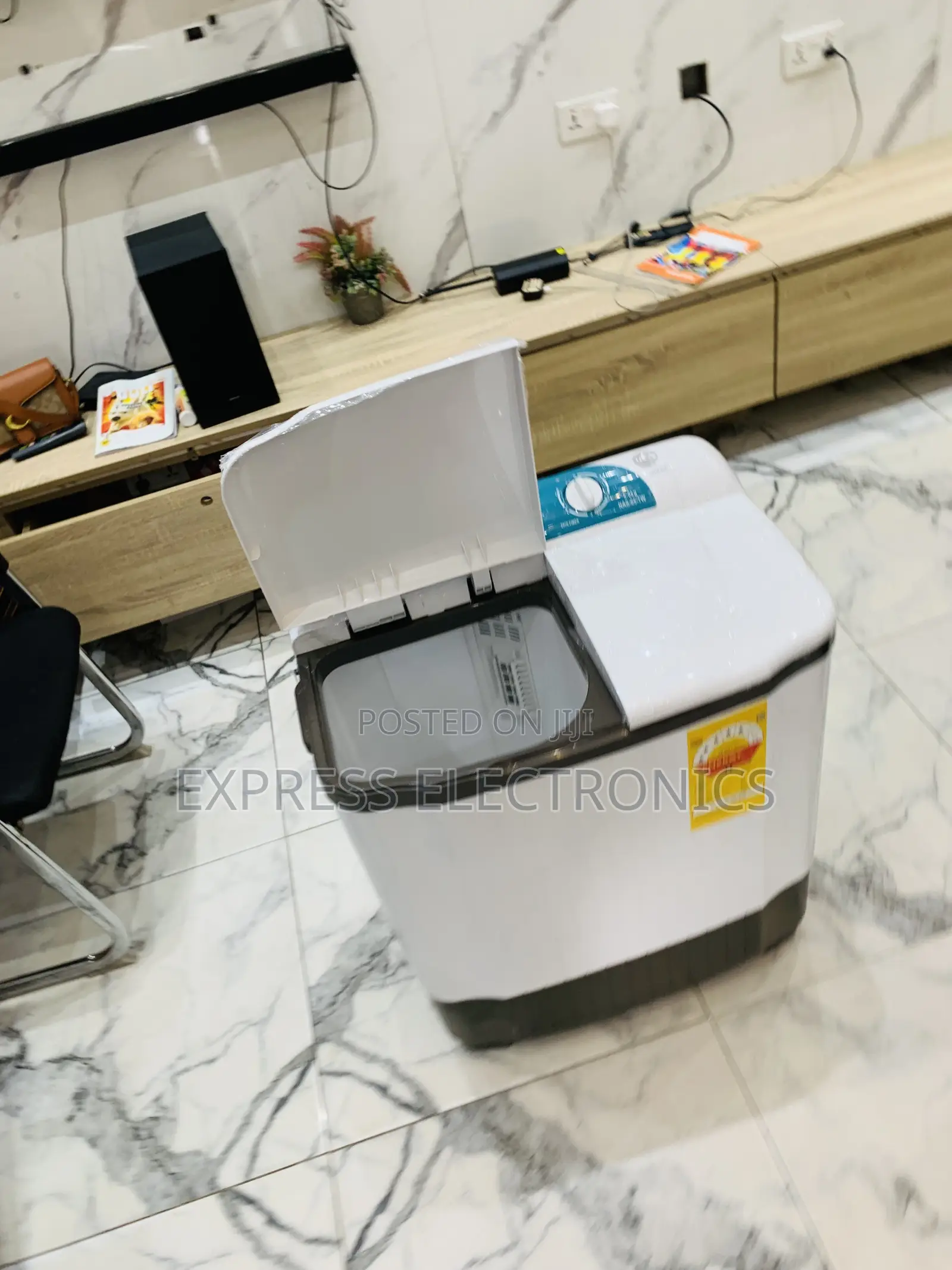 Grab the Nasco NASTT-B50FL 5kg Twin Tub Washing Machine - White