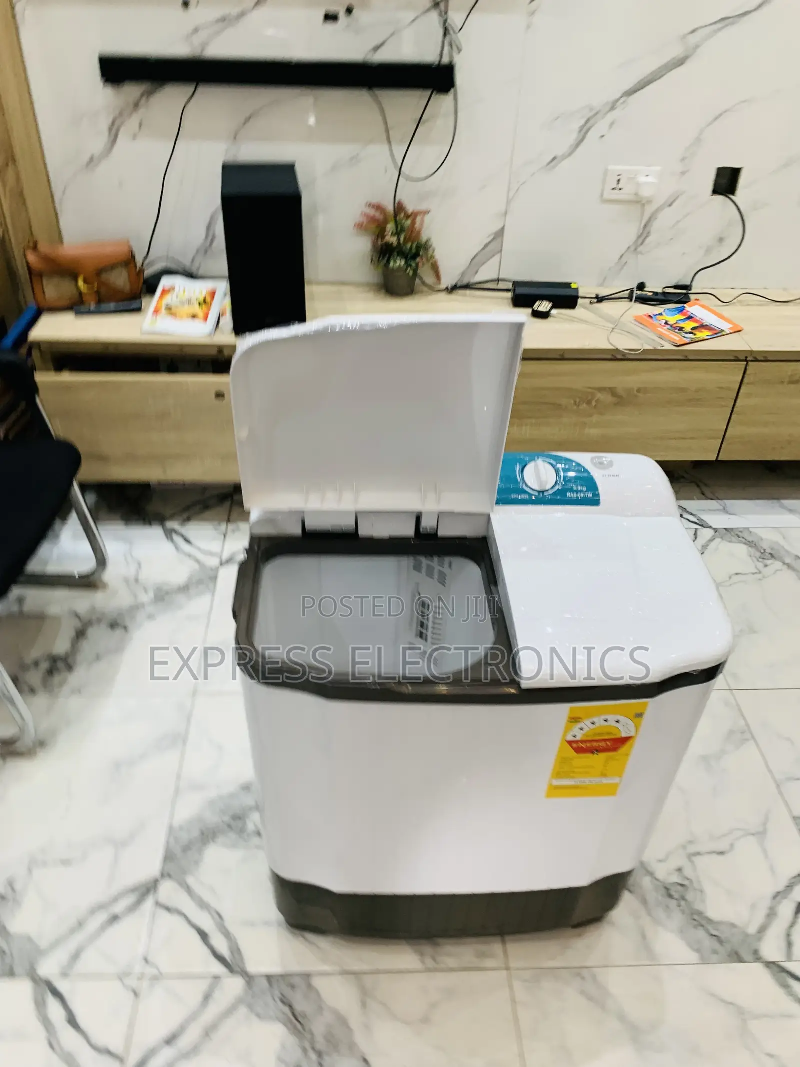 Grab the Nasco NASTT-B50FL 5kg Twin Tub Washing Machine - White