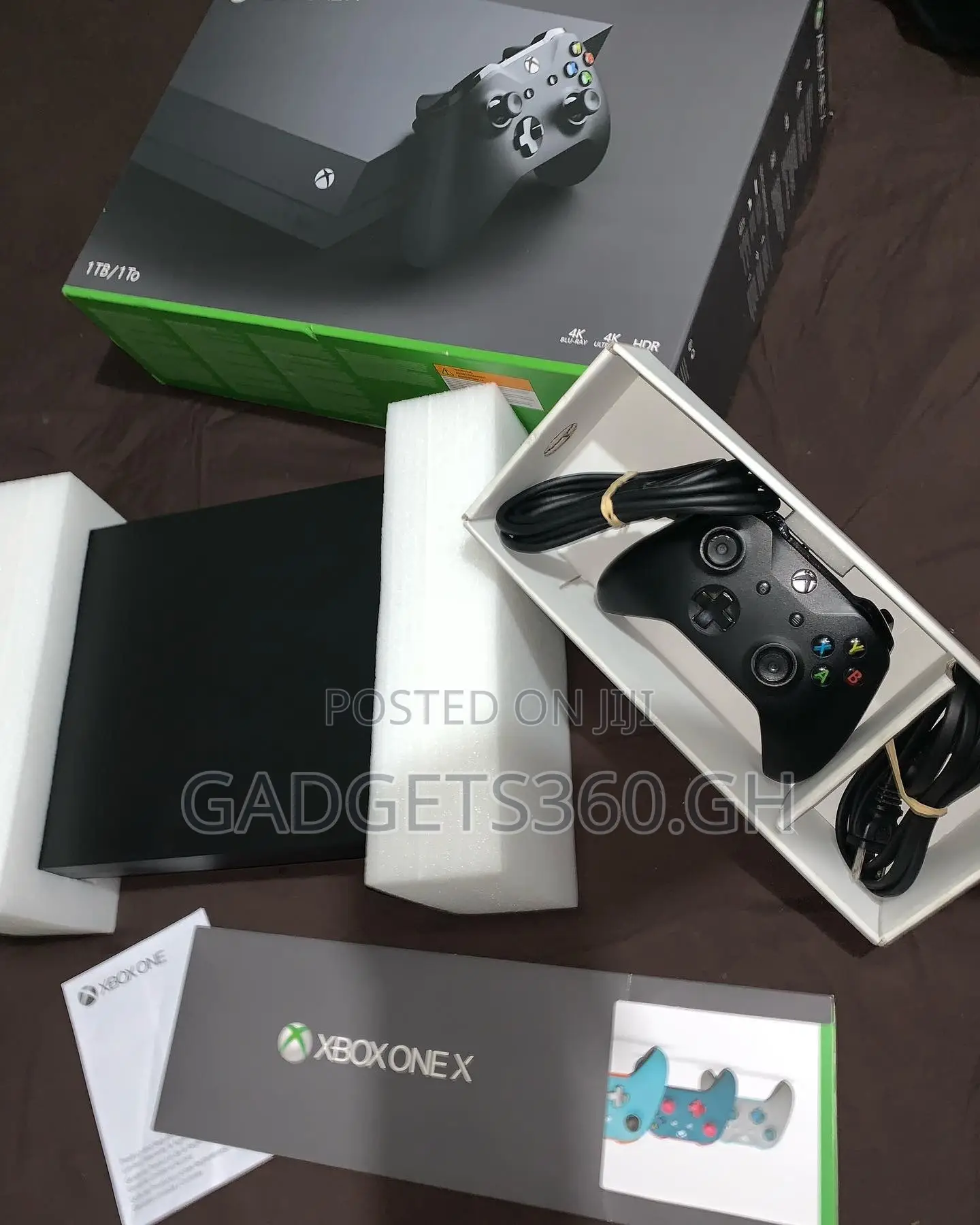 Microsoft Xbox One X (1TB + 12GB RAM)