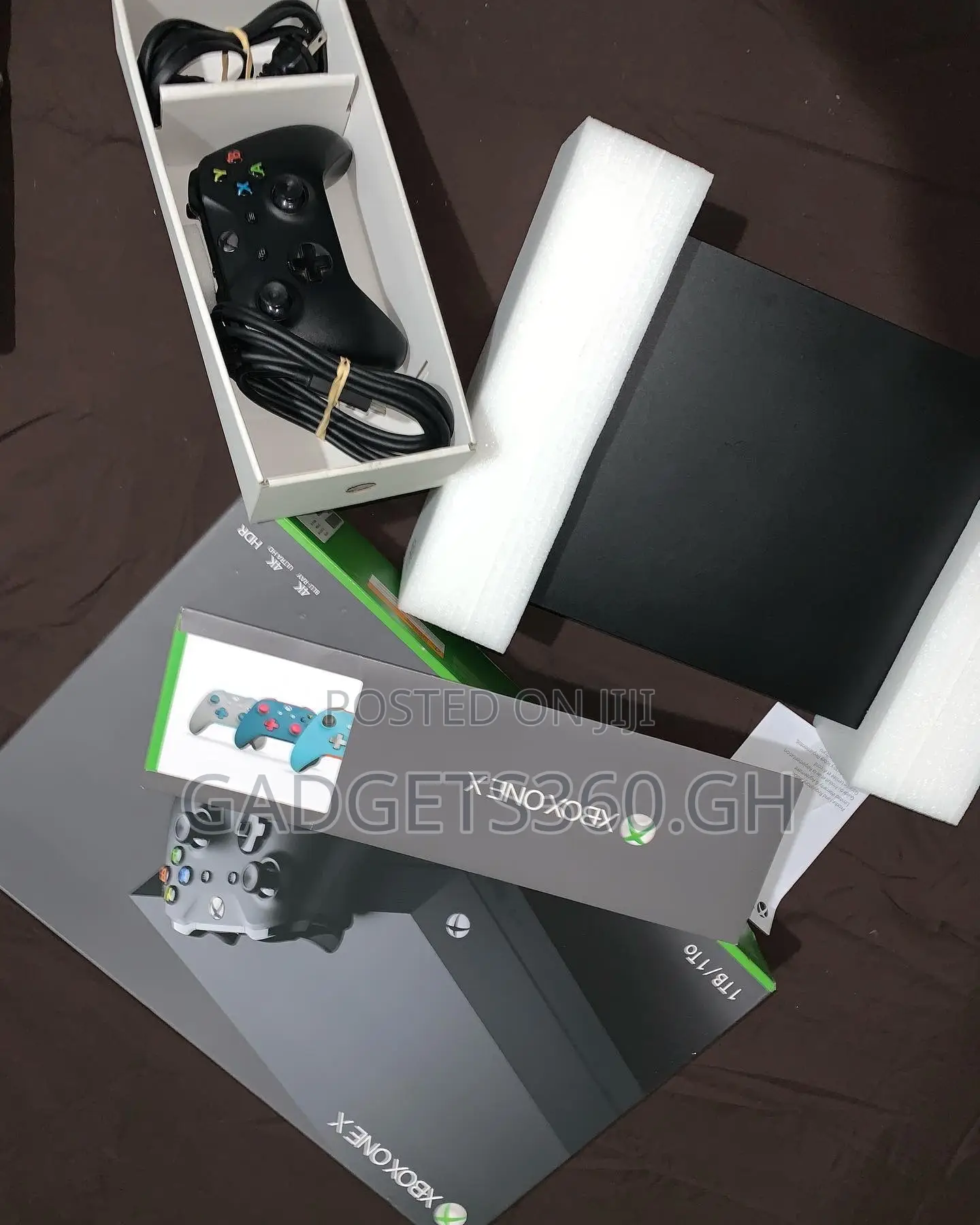 Microsoft Xbox One X (1TB + 12GB RAM)