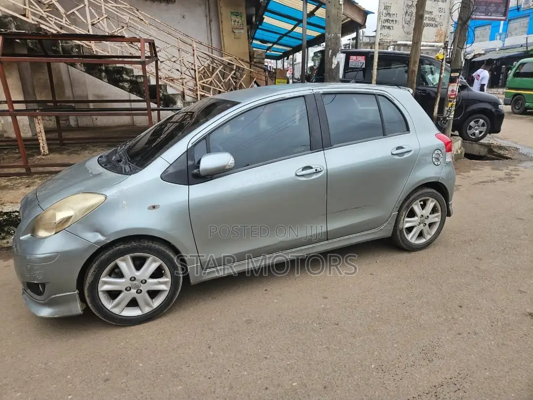 Toyota Yaris 2010 Silver