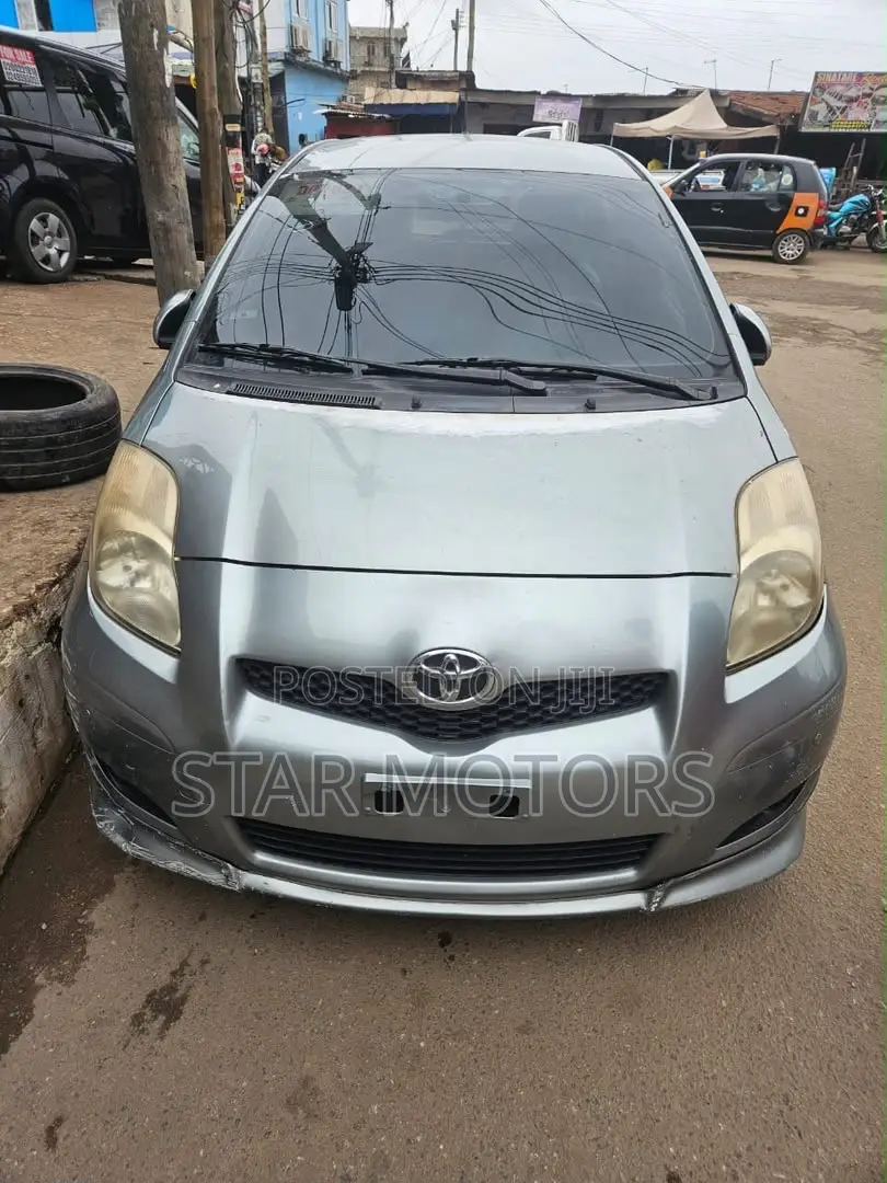 Toyota Yaris 2010 Silver