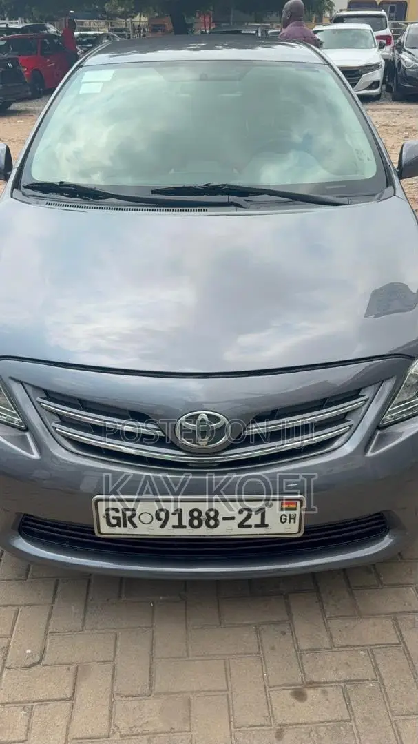 Toyota Corolla LE Special Edition 4dr Sedan (1.8L 4cyl 4A) 2013 Gray
