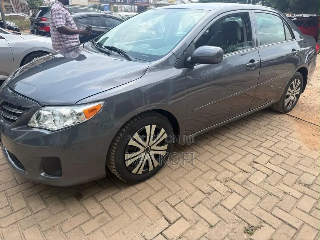 Toyota Corolla LE Special Edition 4dr Sedan (1.8L 4cyl 4A) 2013 Gray