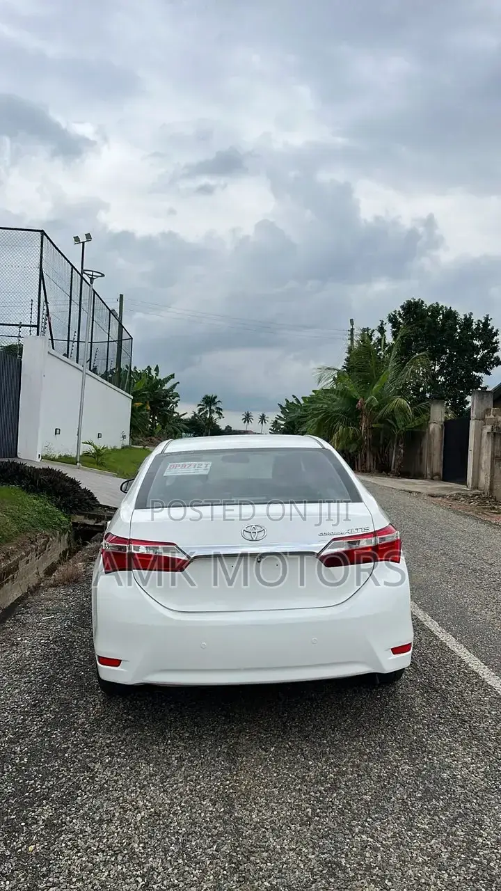 Toyota Corolla Altis 2017 White