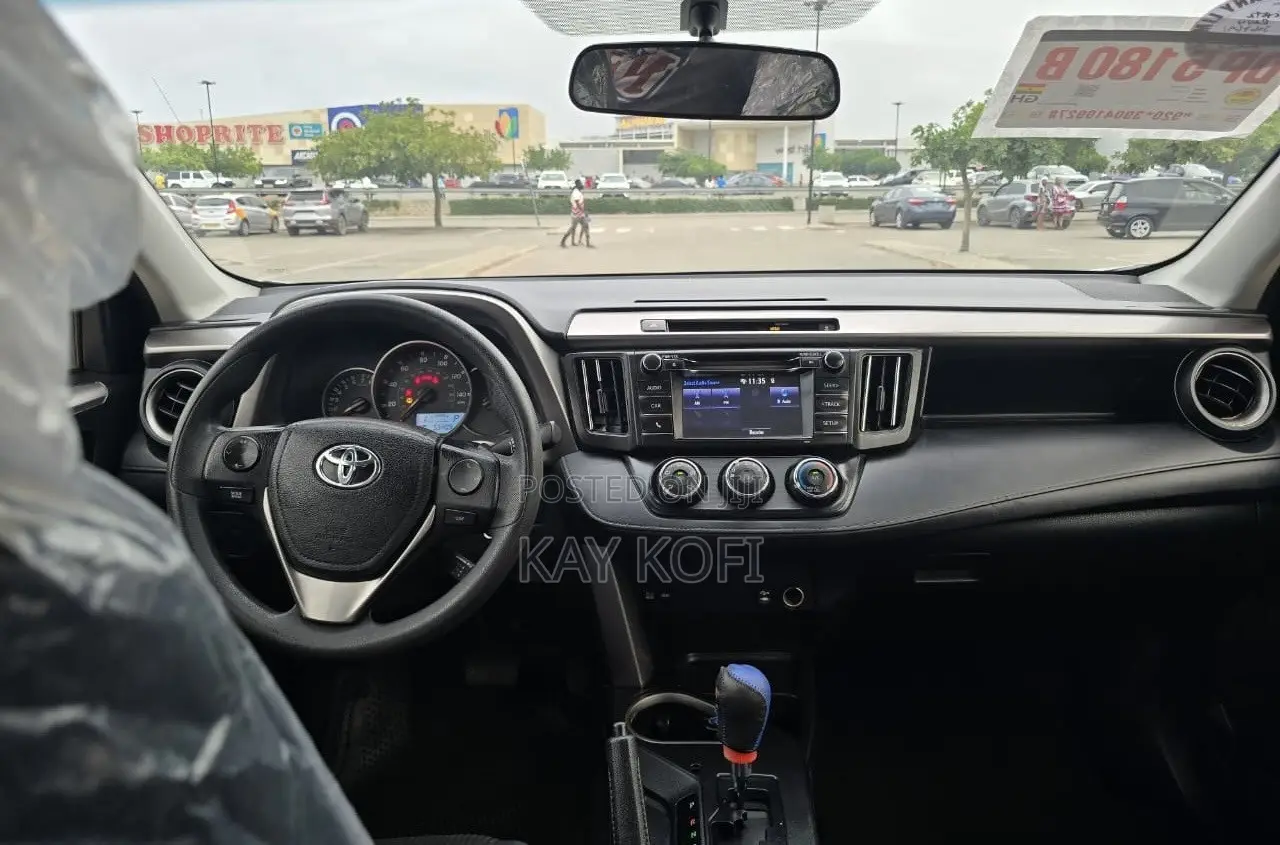 Toyota RAV4 LE AWD (2.5L 4cyl 6A) 2017 White