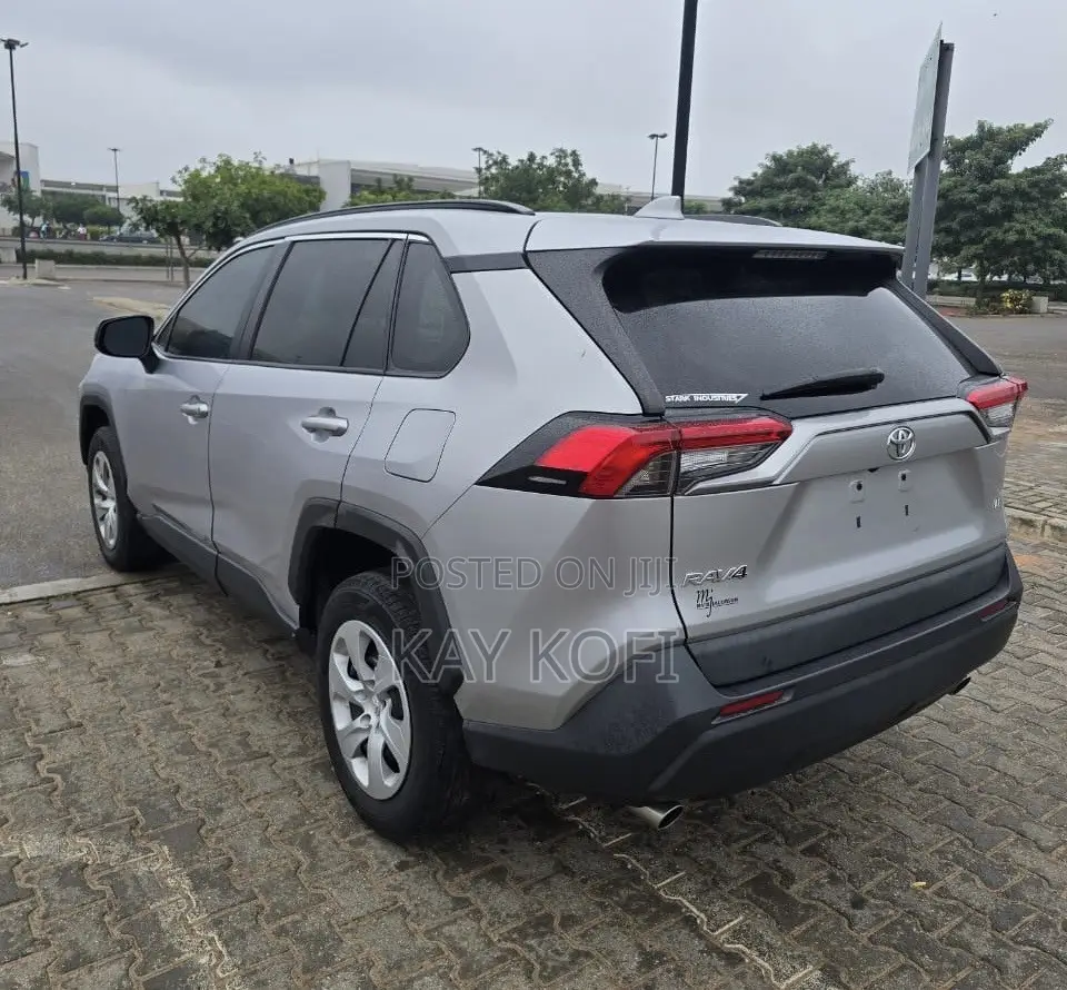 Toyota RAV4 LE 2021 Gray