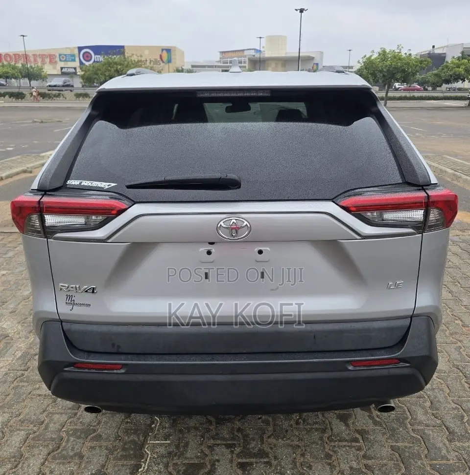Toyota RAV4 LE 2021 Gray