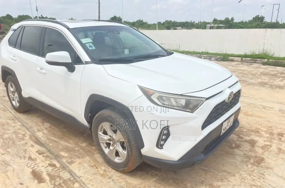Toyota RAV4 XLE AWD 2019 White