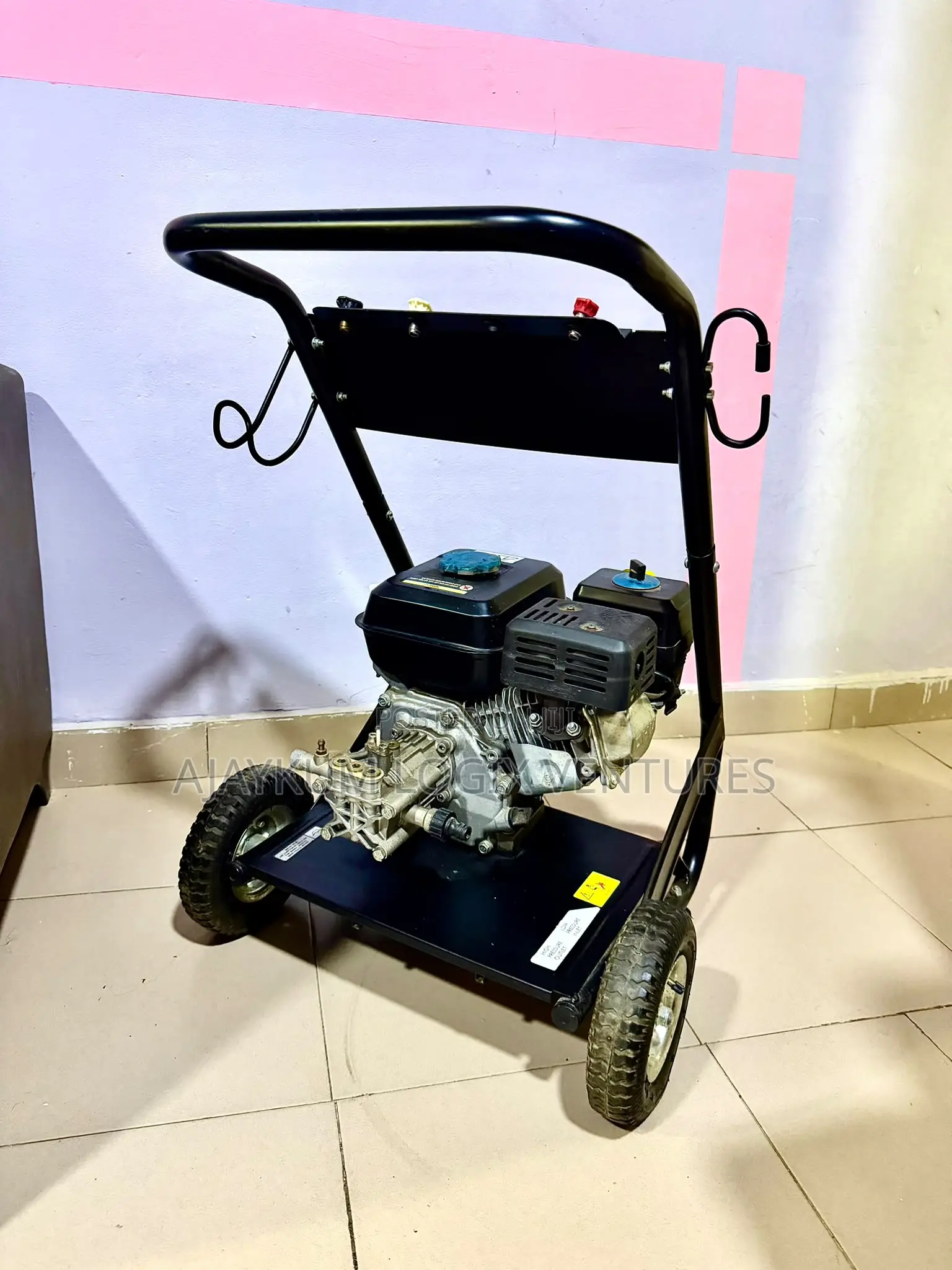 Gasoline Pressure Washer 2,200PSI.