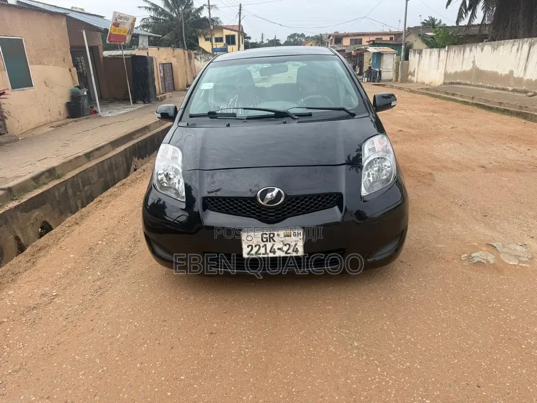 Toyota Vitz 2010 Black