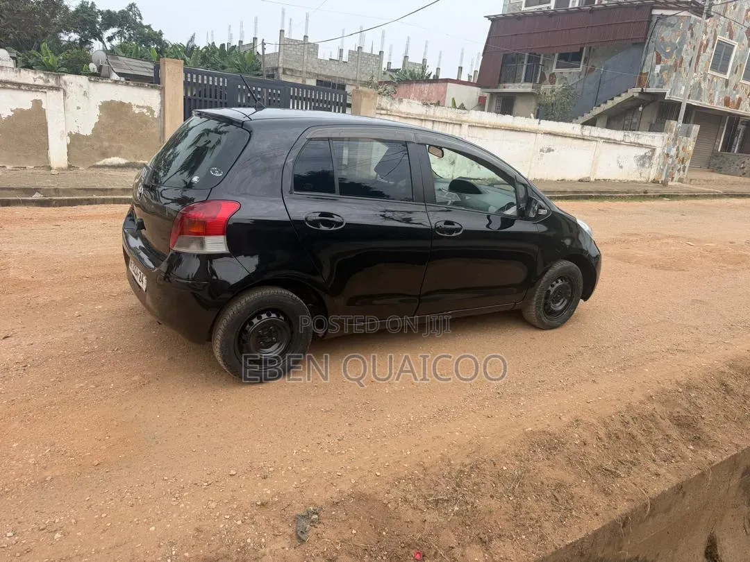 Toyota Vitz 2010 Black
