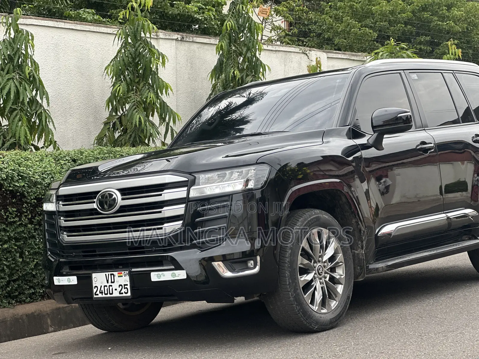 Toyota Land Cruiser LC300 2022 Black