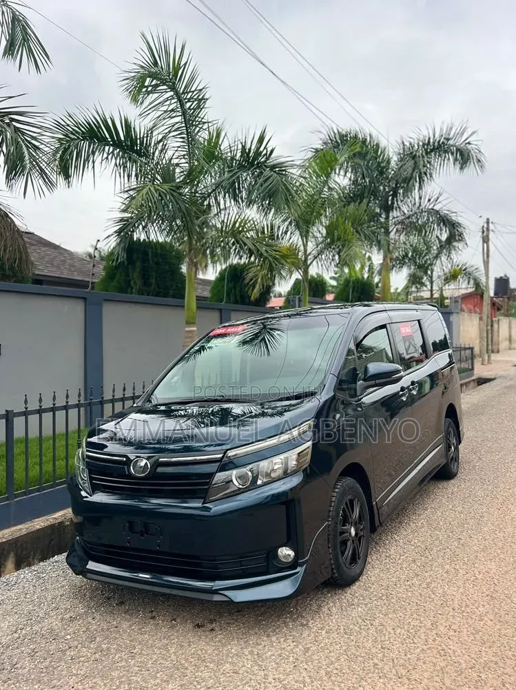 Toyota Voxy 2015 Black
