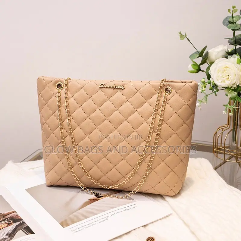 Quilted Chain Shoulder Tote Bag