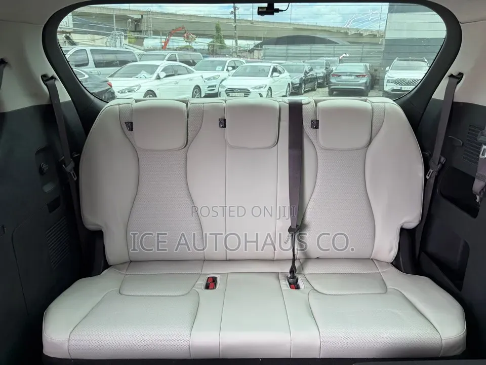 Kia Carnival 2023 White