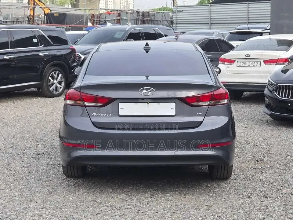 Hyundai Avante 2018 Gray