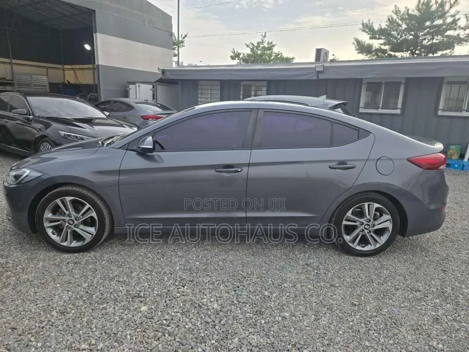 Hyundai Avante 2018 Gray