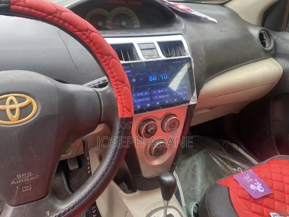 Toyota Yaris Base Sedan 4dr 2010 Black