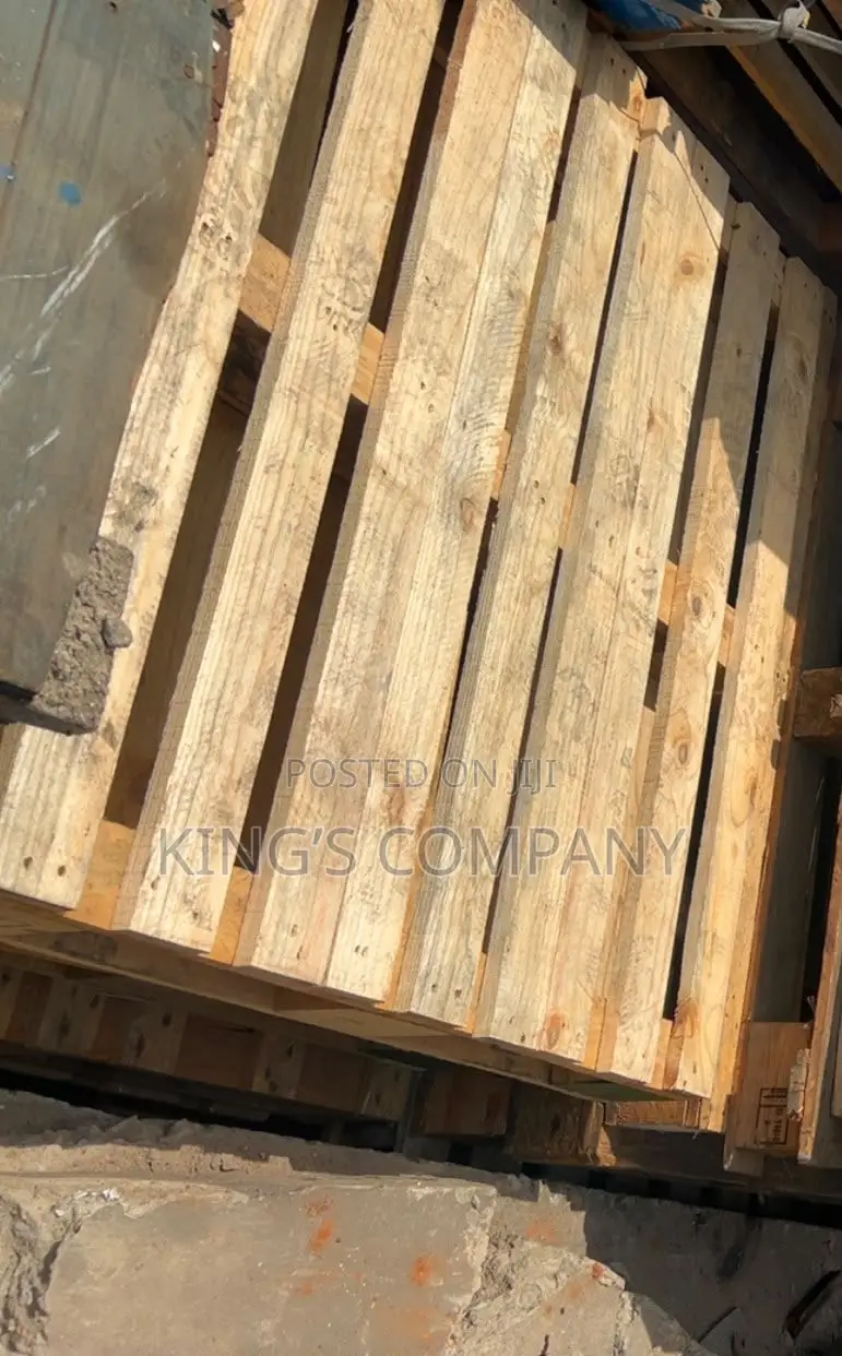 King’s Wooden Pallet