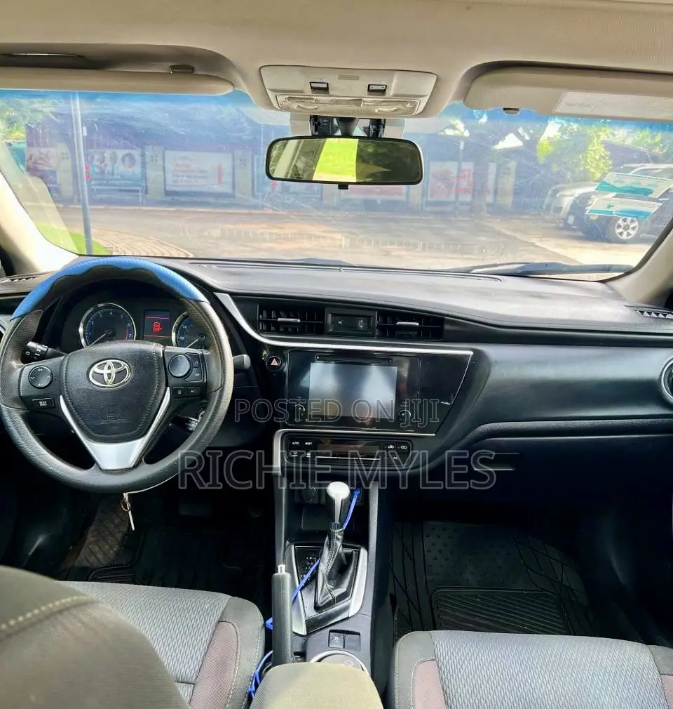 Toyota Corolla LE (1.8L 4cyl 2A) 2019 Gray