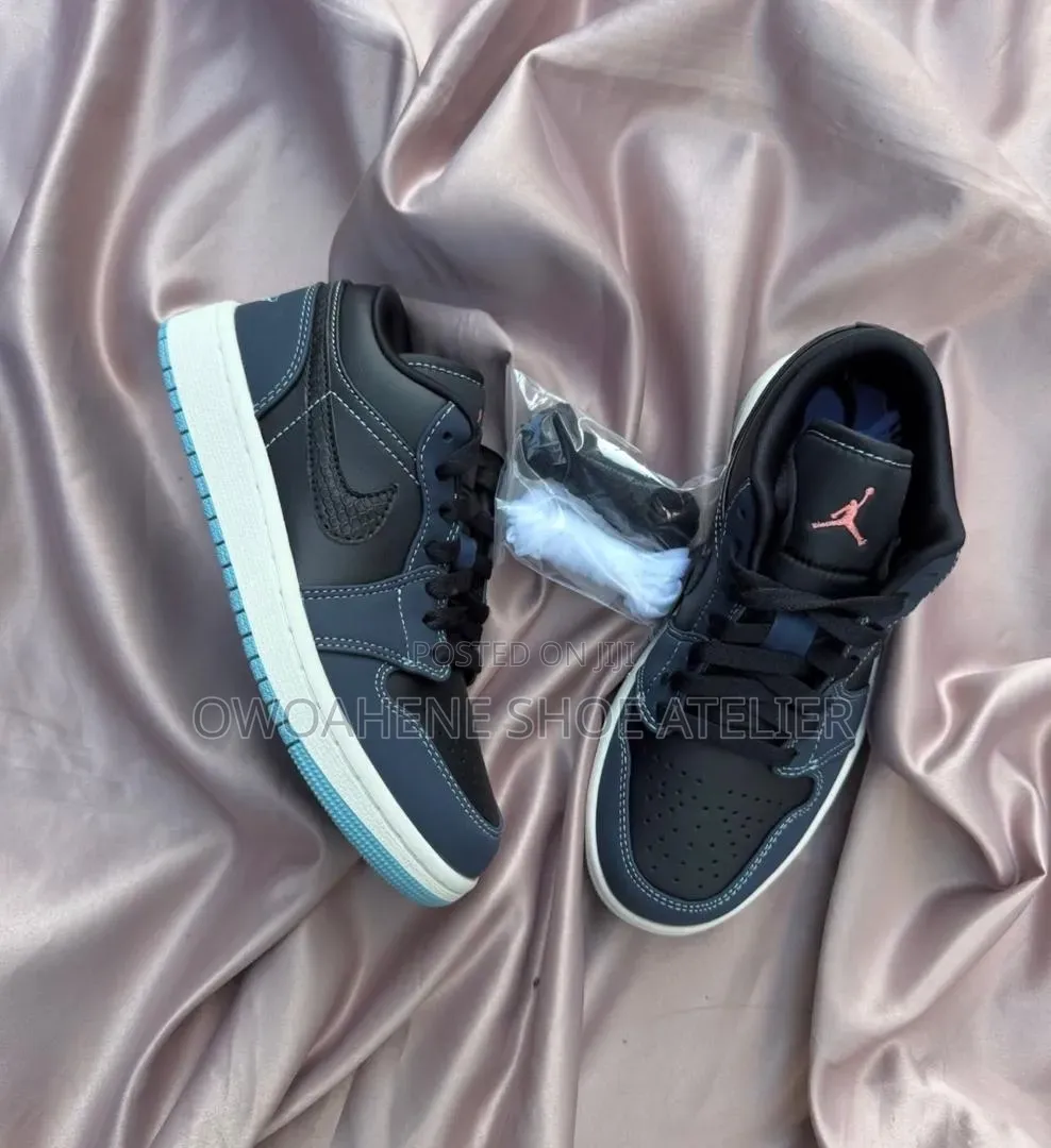 Air Jordan 1 Low SE "Navy Black Snakeskin" (Dark Obsidian) Sneaker