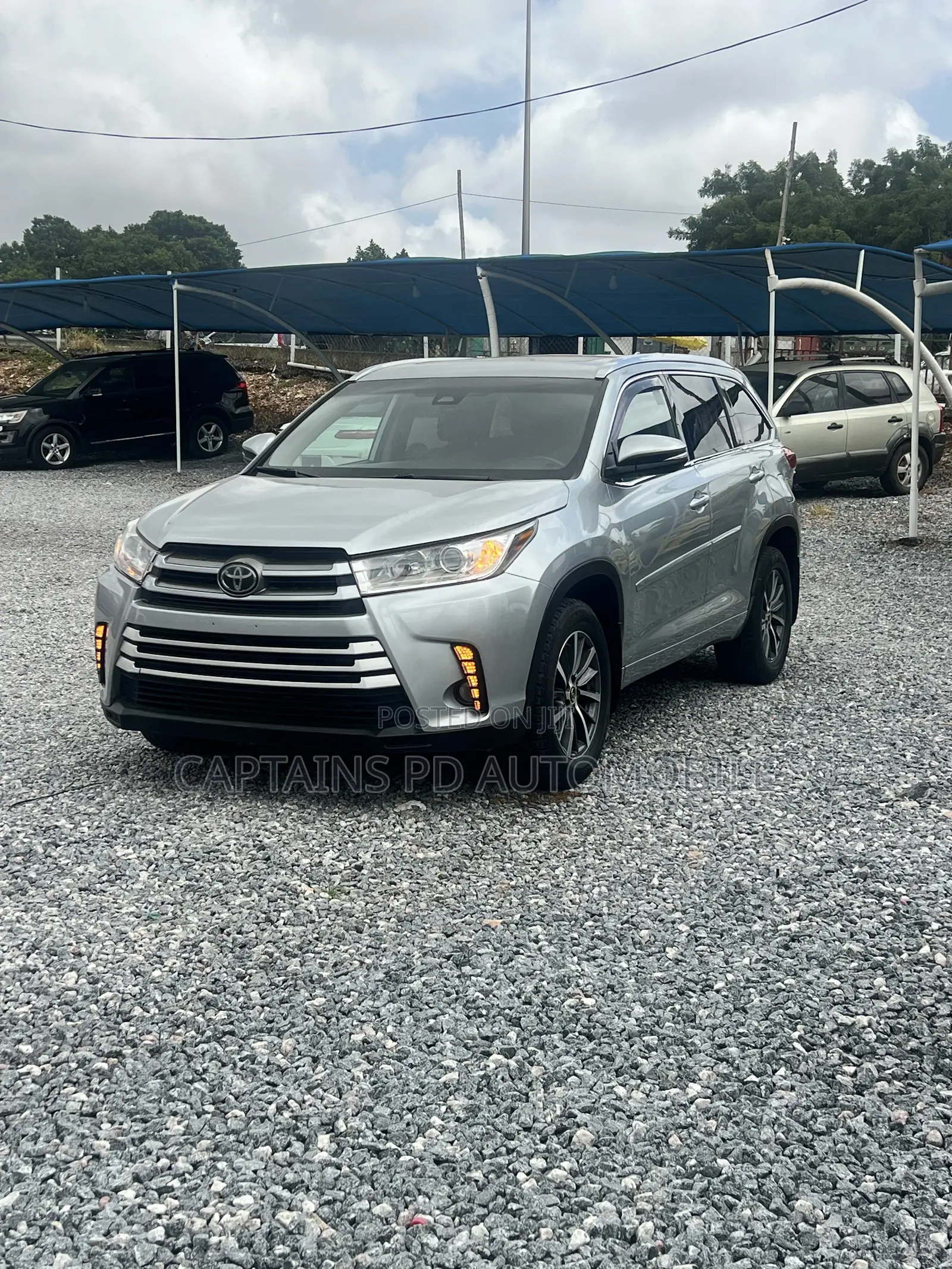 Toyota Highlander XLE 4x4 V6 (3.5L 6cyl 8A) 2018 Silver