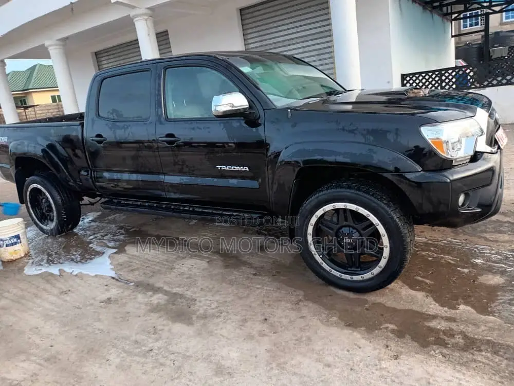 Toyota Tacoma 4dr Double Cab 2016 Black