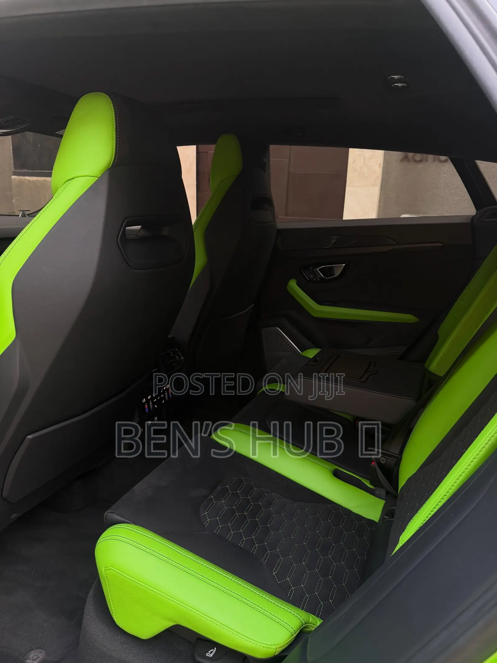 Lamborghini Urus 2021 Green