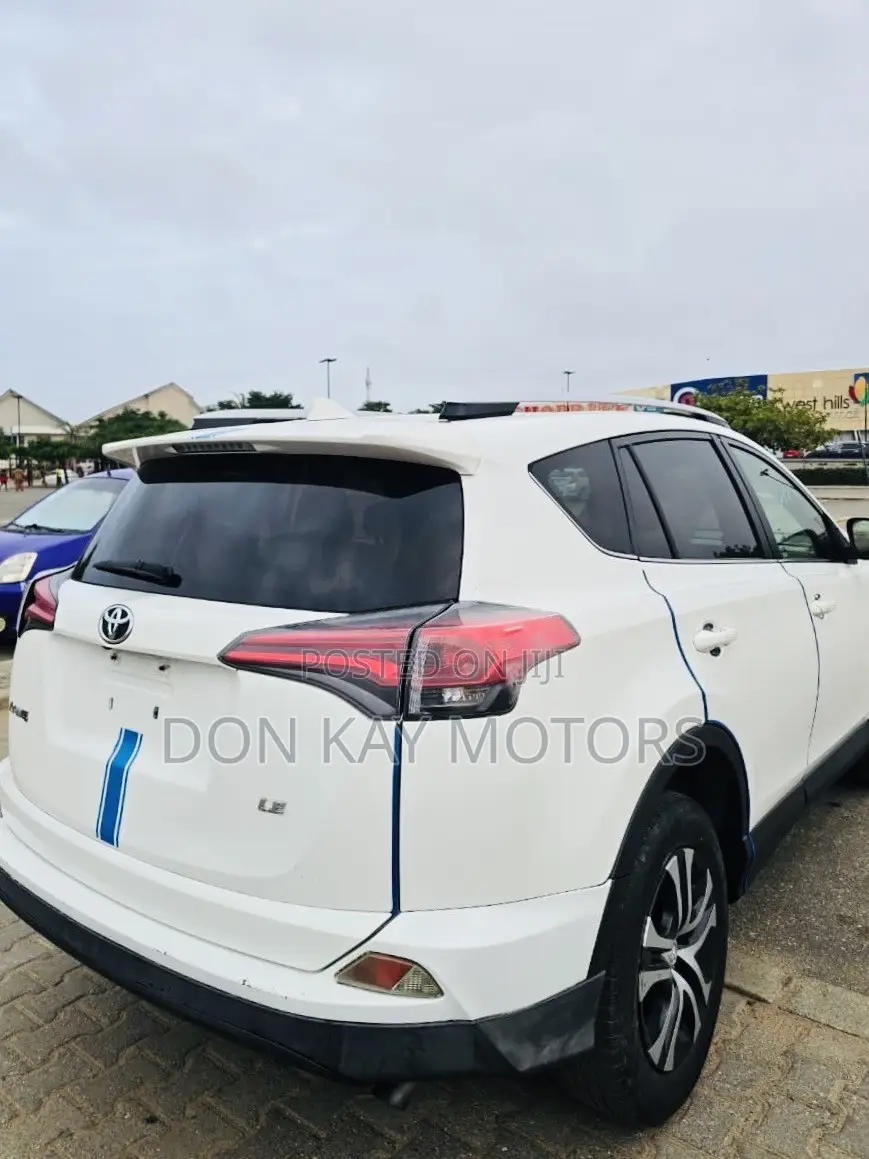 Toyota RAV4 LE AWD (2.5L 4cyl 6A) 2017 White