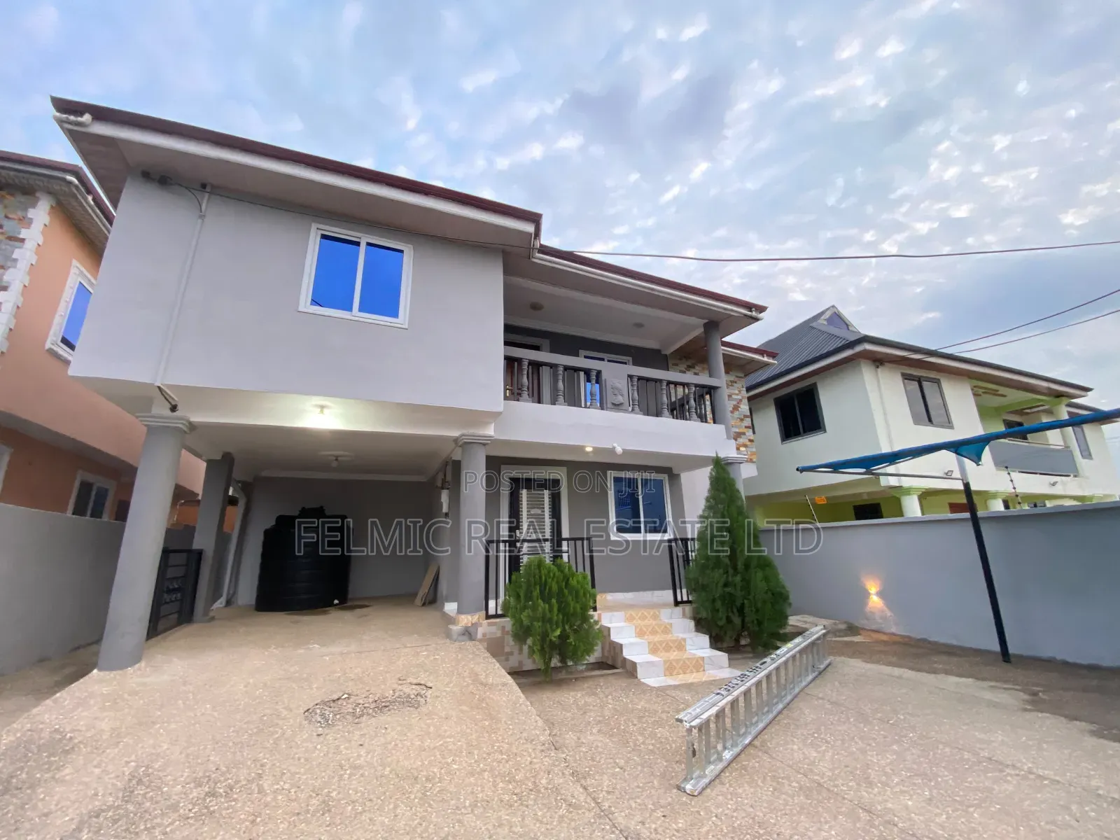 5bdrm Duplex in Felmic Real Estate, Amasaman for rent
