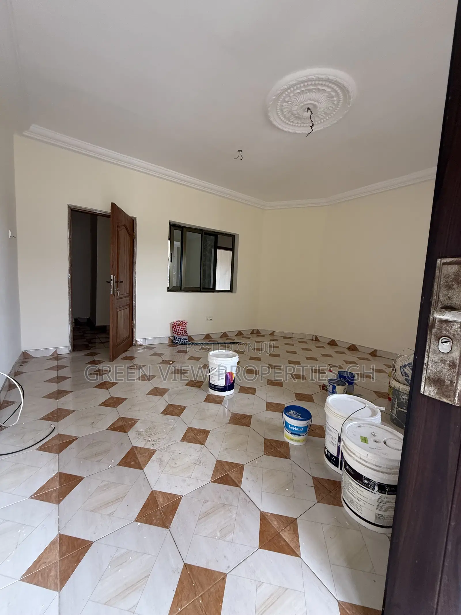 2bdrm Apartment in West Hills Mall Area for rent