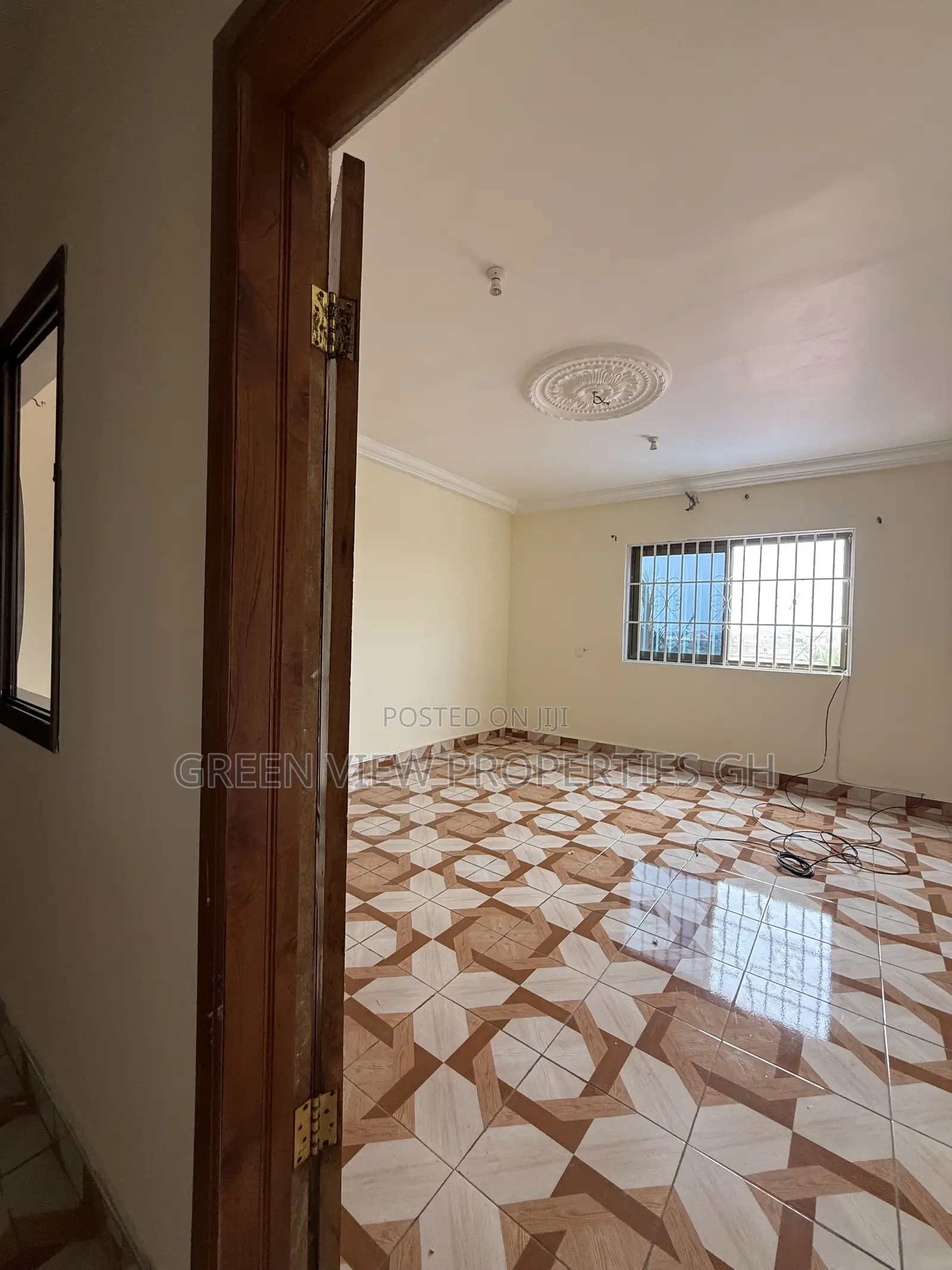 2bdrm Apartment in West Hills Mall Area for rent