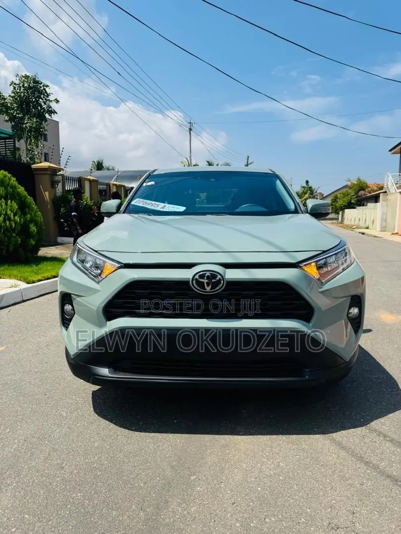 Toyota RAV4 XLE 2021 Green