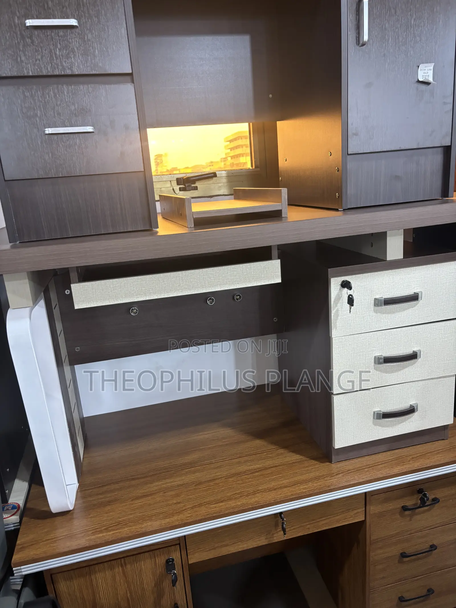 Modern Office Desk With Drawer